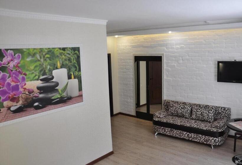 اتاق راحتی, Astina