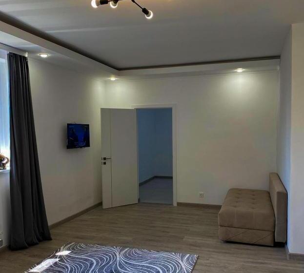 آپارتمان 1 خوابه, Astina