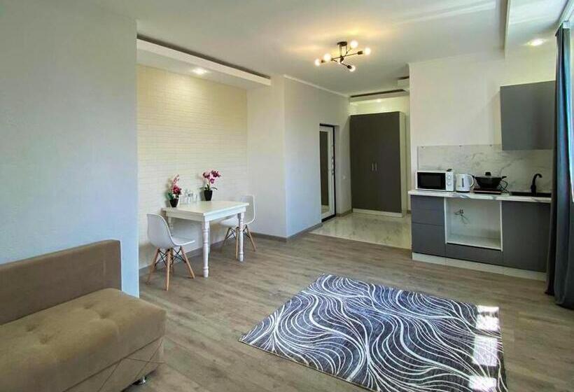 آپارتمان 1 خوابه, Astina