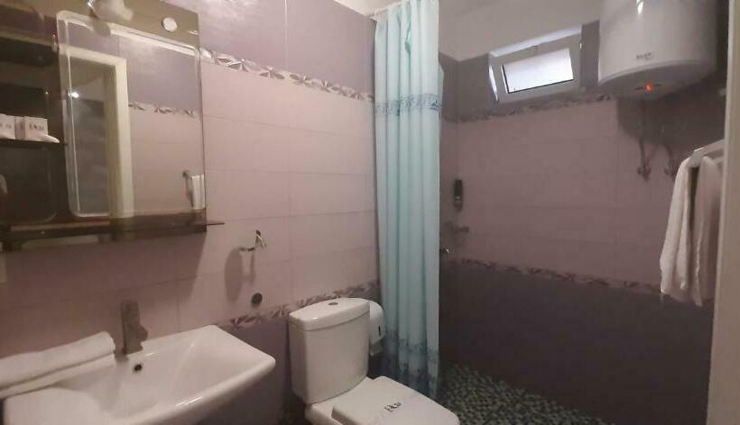 غرفة عائلية, Bylis