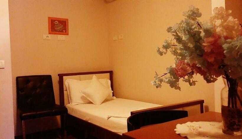 חדר משפחתי, Bylis