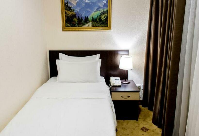 اتاق استاندارد سه نفره, Shymkent Grand