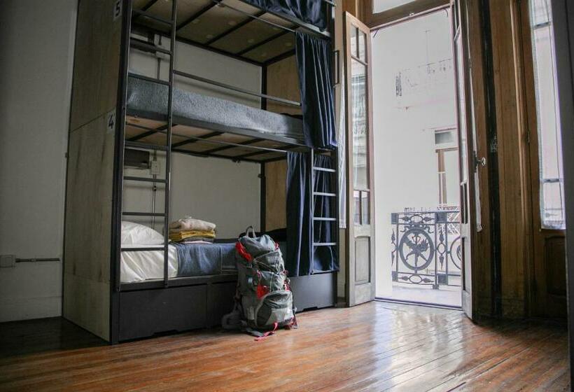 تختخواب در اتاق مشترک, Bill & Bill San Telmo Hostel