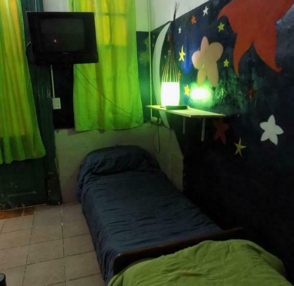 تختخواب در اتاق مشترک, Hospedaje La Rana