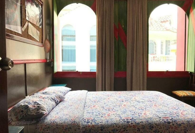 اتاق استاندارد, Flying Donkey