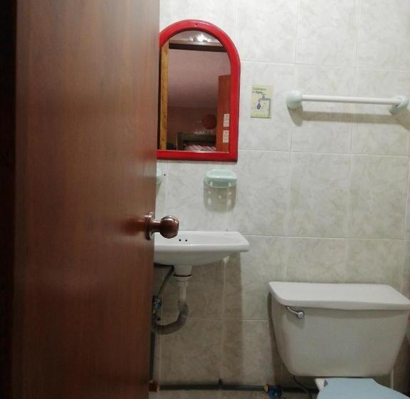 Кровать в Общей Комнате, Flying Donkey