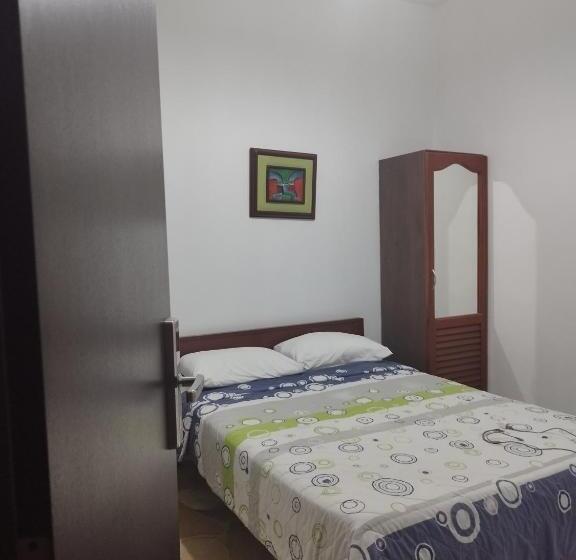 غرفة أساسية فردية, De Alborada