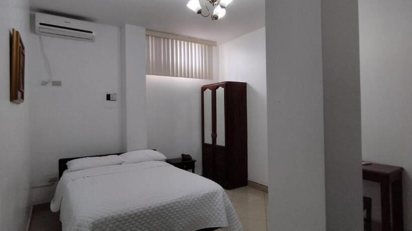 غرفة قياسية فردية, De Alborada