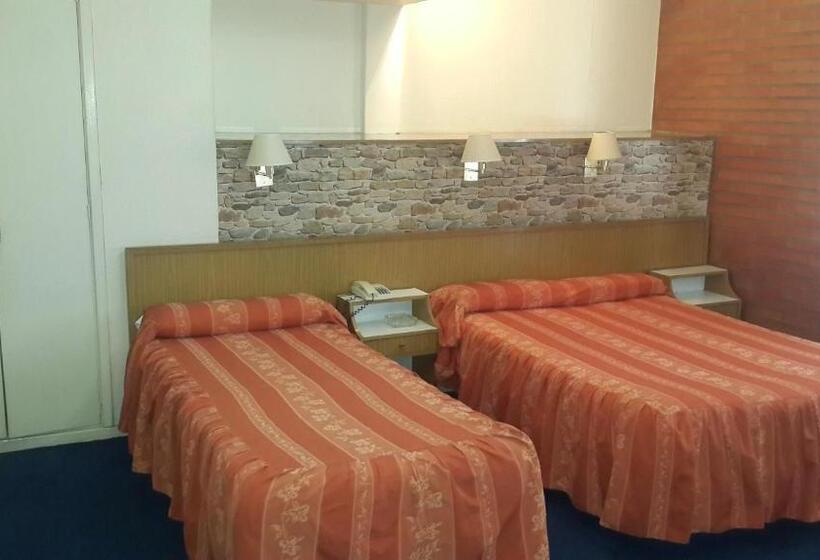 Habitación Triple Estándar, Diplomat