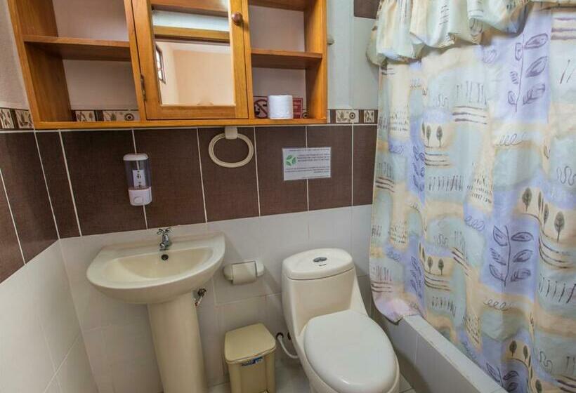 اتاق استاندارد سه نفره, Galapagos Dreams