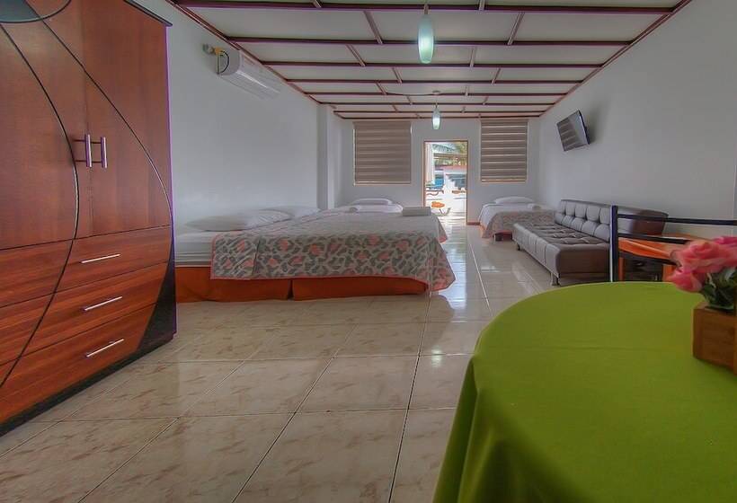 اتاق استاندارد چهار تخته, Galapagos Dreams