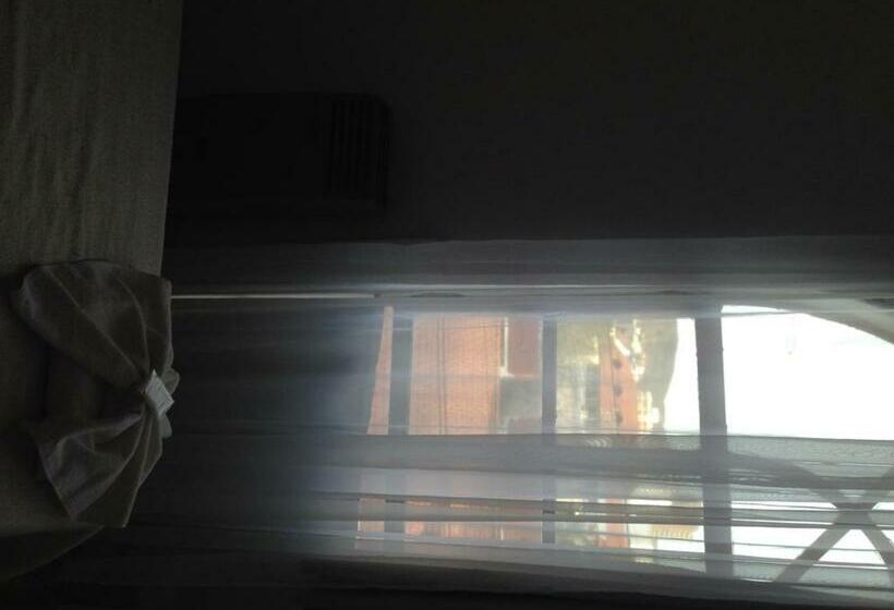 اتاق استاندارد سه نفره, Mediterraneo