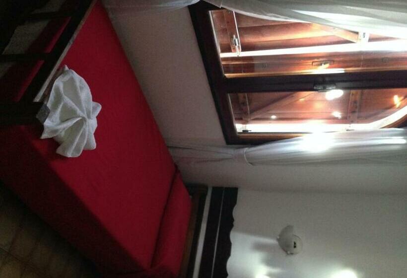 اتاق استاندارد سه نفره, Mediterraneo