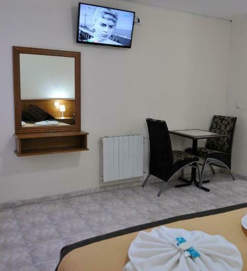 スタンダード4人部屋, Pinar Del Lago