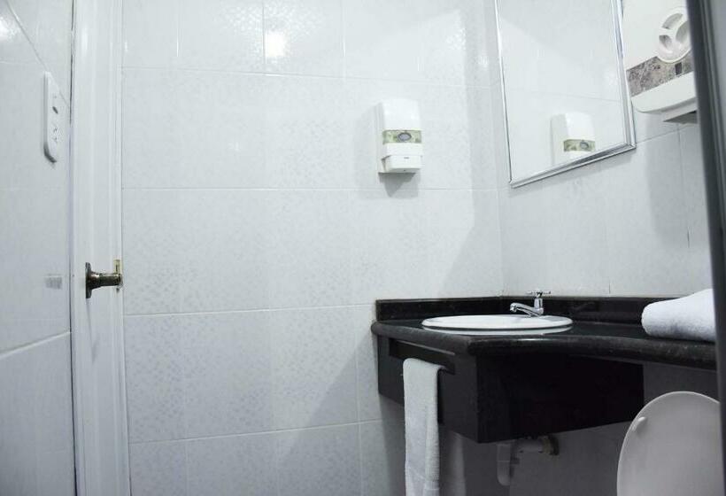 이코노미 트리플 룸, Plaza Victoria