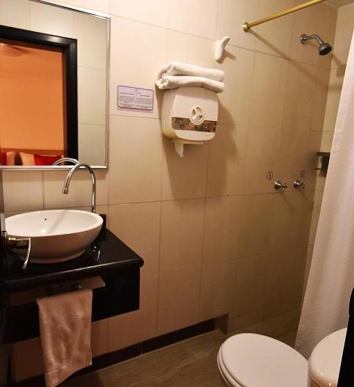 패밀리 룸, Plaza Victoria