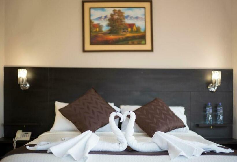 سوئیت کلاسیک, Versailles