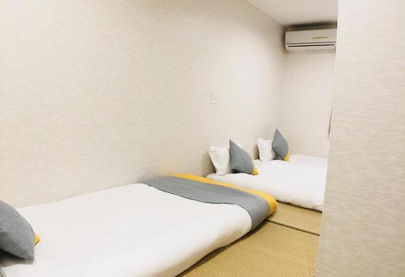 חדר סטנדרט לשלושה, Victoria