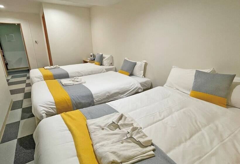 غرفة قياسية ثلاثية, Victoria