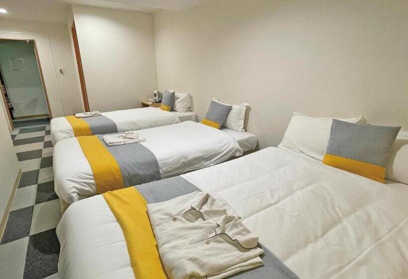 غرفة قياسية ثلاثية, Victoria