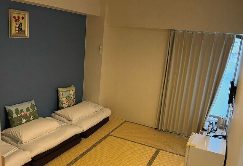 غرفة قياسية ثلاثية, Victoria