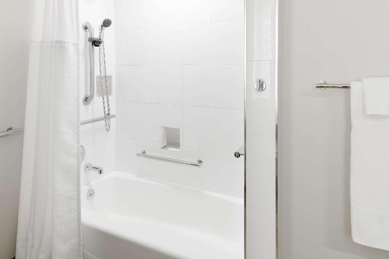 غرفة قياسية رباعية, Victoria