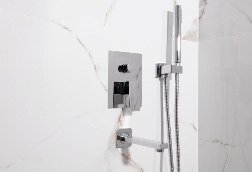 סוויטה דלוקס, Atlas Suites