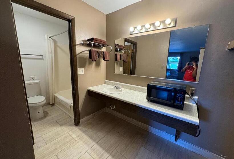 غرفة قياسية, Clintonville Motel