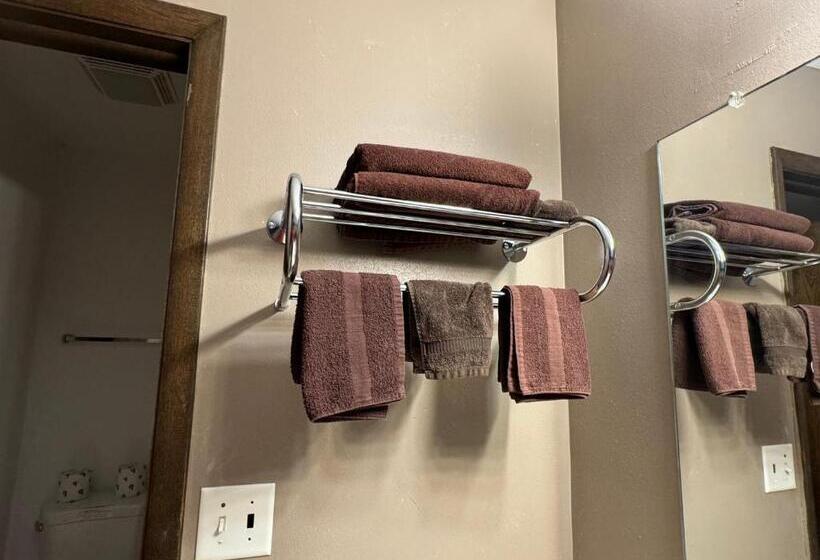 غرفة قياسية, Clintonville Motel