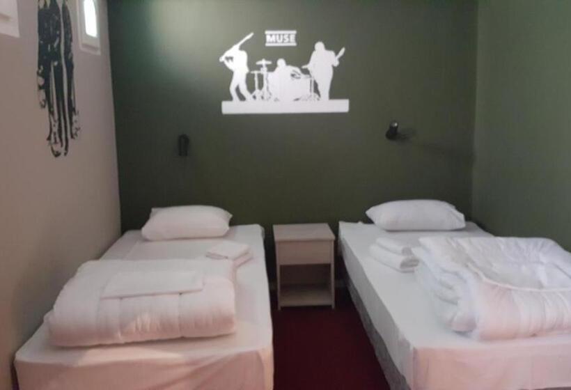 غرفة قياسية ثلاثية, Stay Hybrid Hostel