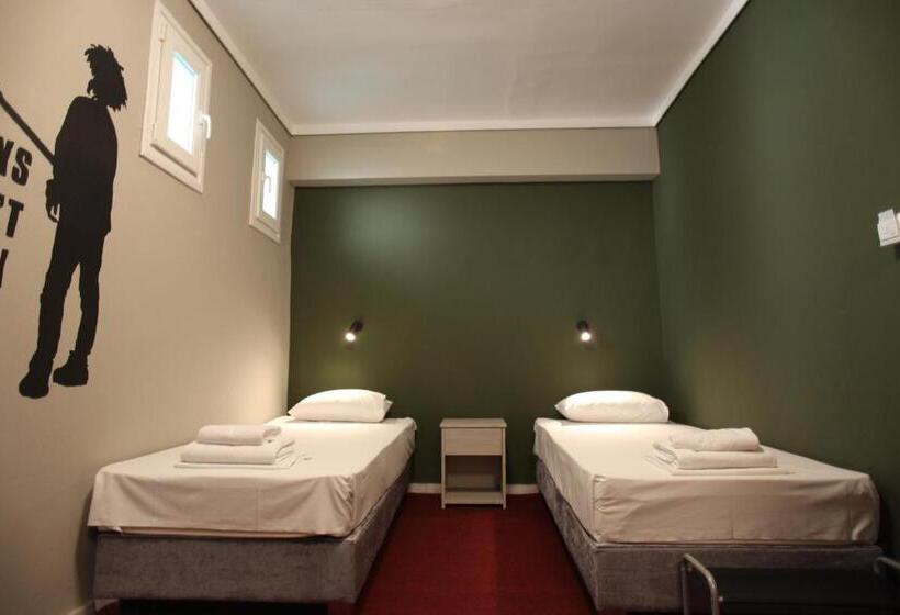 غرفة قياسية ثلاثية, Stay Hybrid Hostel