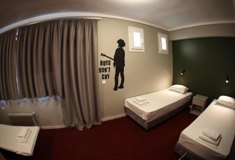 غرفة قياسية ثلاثية, Stay Hybrid Hostel