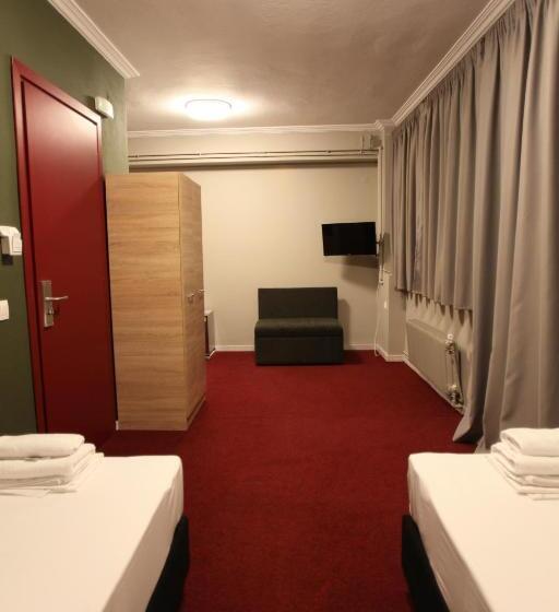 غرفة قياسية ثلاثية, Stay Hybrid Hostel