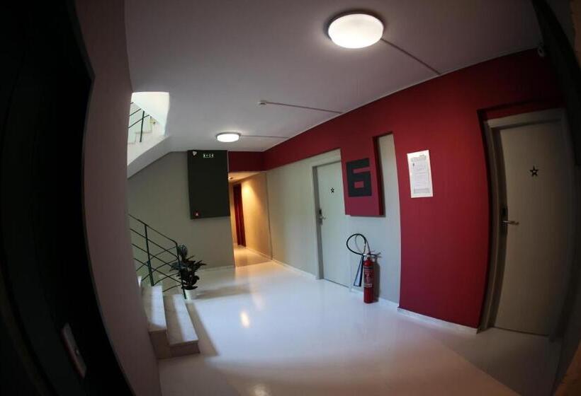 غرفة قياسية ثلاثية, Stay Hybrid Hostel