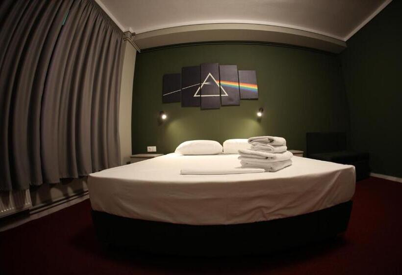 جناح عائلي, Stay Hybrid Hostel