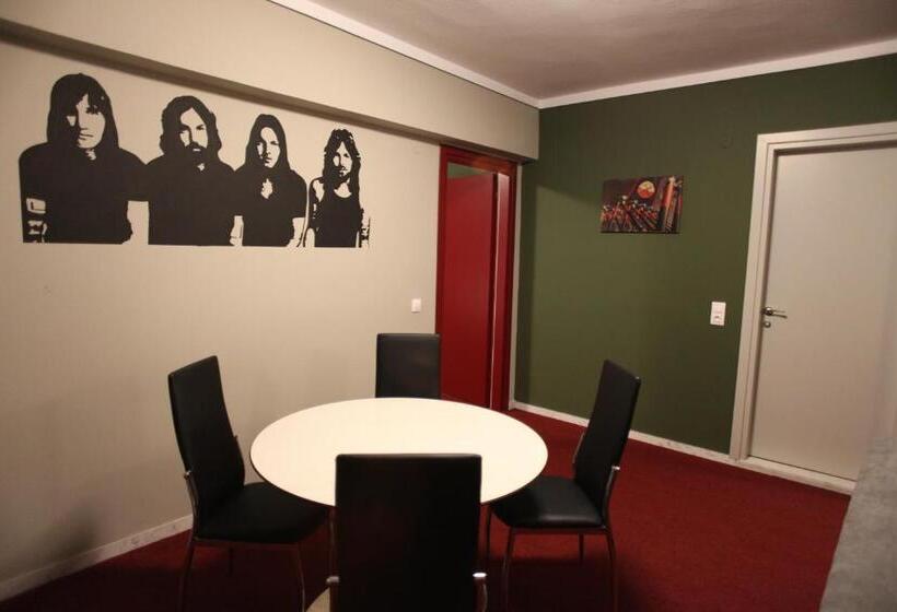 جناح عائلي, Stay Hybrid Hostel