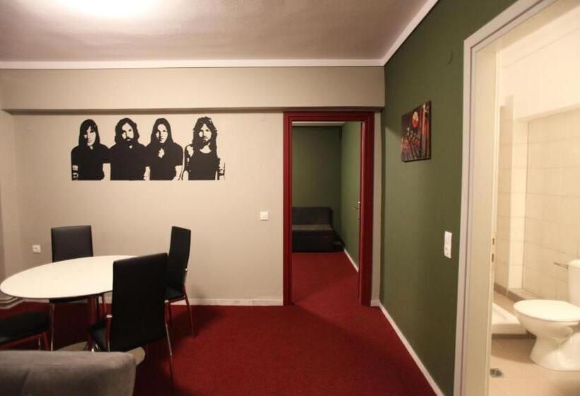 جناح عائلي, Stay Hybrid Hostel