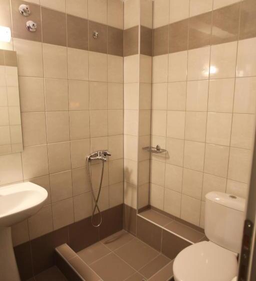 جناح عائلي, Stay Hybrid Hostel