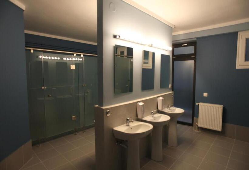 سرير فى غرفة مشتركه, Stay Hybrid Hostel