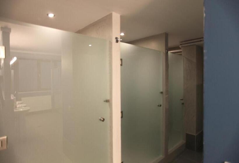 سرير فى غرفة مشتركه, Stay Hybrid Hostel