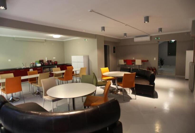 سرير فى غرفة مشتركه, Stay Hybrid Hostel