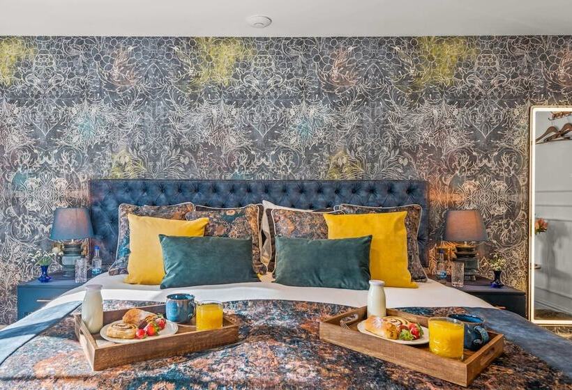 デラックスルーム, The Ley Arms