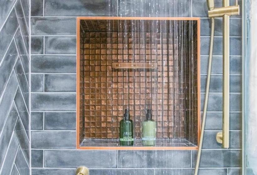 デラックスルーム, The Ley Arms