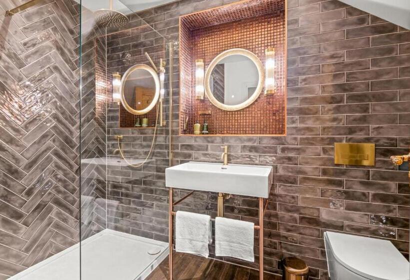 デラックスルーム, The Ley Arms