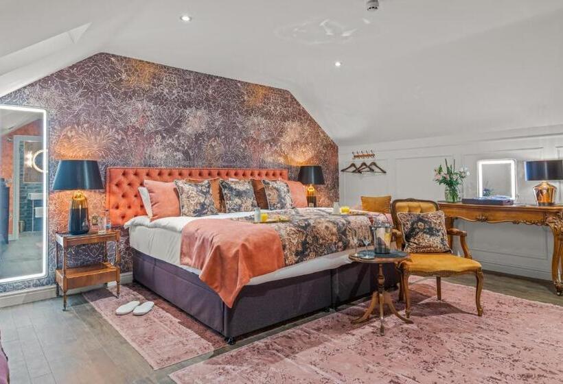 デラックスルーム, The Ley Arms