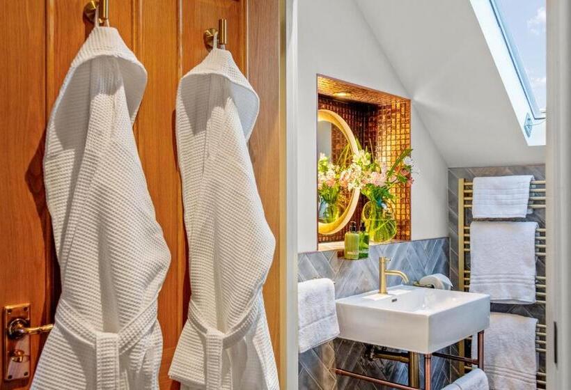 スーペリアールーム, The Ley Arms