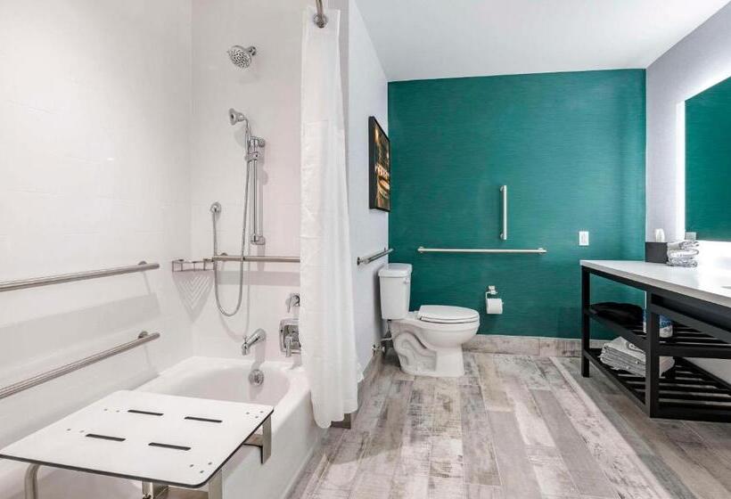 غرفة قياسية سرير كينج لذوى الإحتياجات الخاصة, Cambria Hotel Spokane Airport