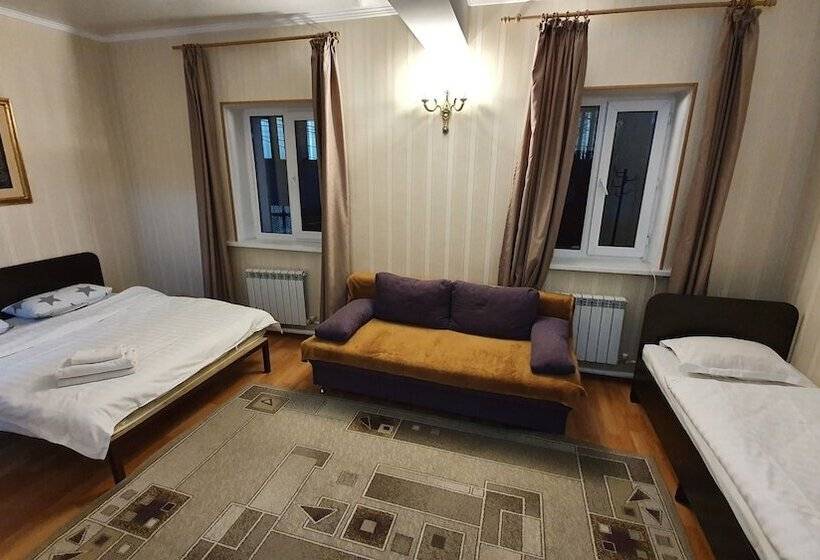 اتاق خانوادگی, Fiveseasons