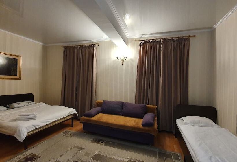 اتاق خانوادگی, Fiveseasons