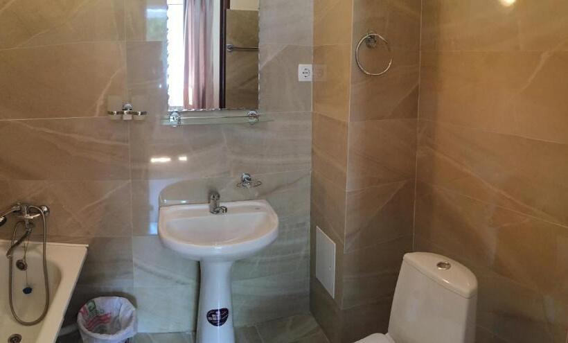 اتاق خانوادگی, Fiveseasons